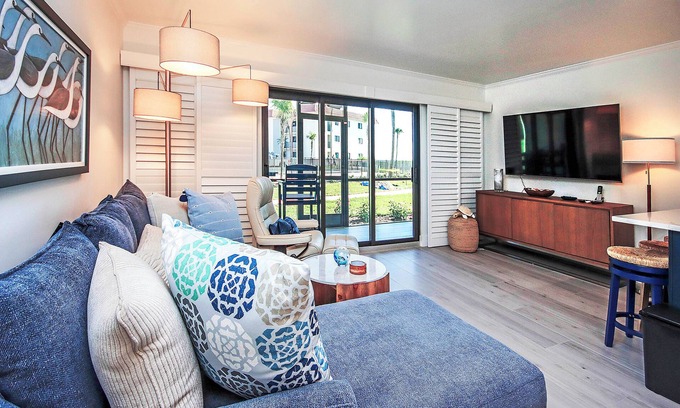 Shell Harbor Copropriété | Perfect Island Getaway - Beachfront Condo On Sanibel Island - Sandalfoot 2B1