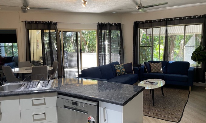 Fannie Bay Appartement | Perfect little home away from home in the tropics.