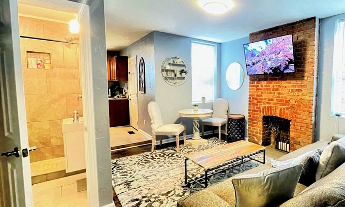 Central Northside Appartement | *Perfect Locale* Mins to all Attractions+Free Park