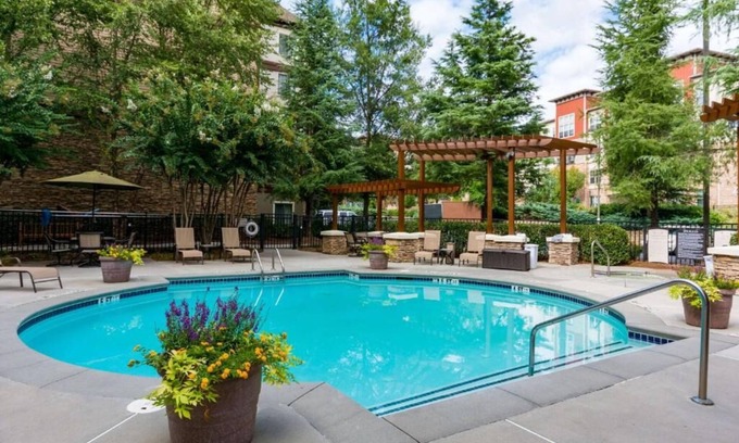 Dunwoody Appartement | Perfect Location for Your Next Getaway! Convenient Suite w/ FREE Breakfast, Pool