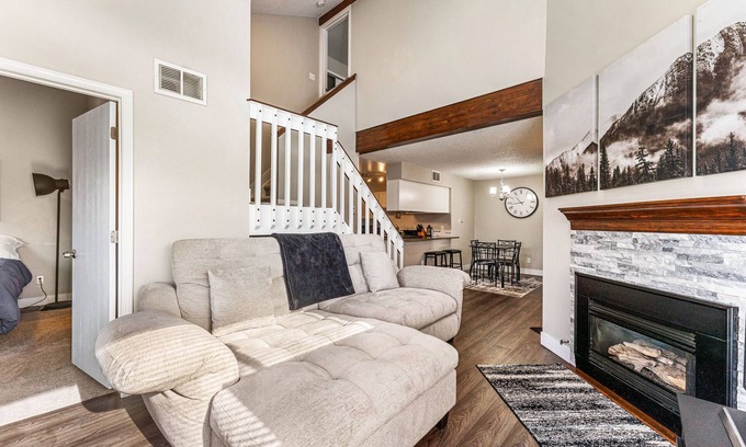 Edgewater Copropriété | Perfect Location! Private Condo Near Sloan's Lake