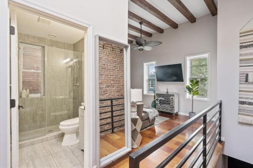Navy Yard Appartement | Perfect Location! Stylish Condo Steps Away from Nationals Stadium and Navy Yard in DC's Southwest Gem