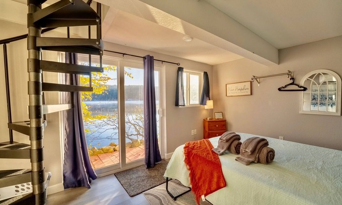 Alton Bay Maison | Perfect Modern Lake Front Retreat with Dock! Sleeps 4