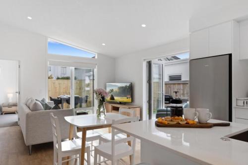 Papamoa Beach Maison | Perfect Papamoa Beach Bach