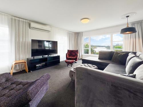 Te Atatu Peninsula Appartement | Perfect Peninsular Location - 3 BR Family Home
