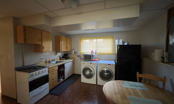Wetaskiwin Maison | Perfect place to be away from big city yet close and close to Edmonton airport