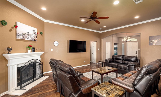Forney Maison | Perfect Stay in Ranch-like House with Huge Backyard!