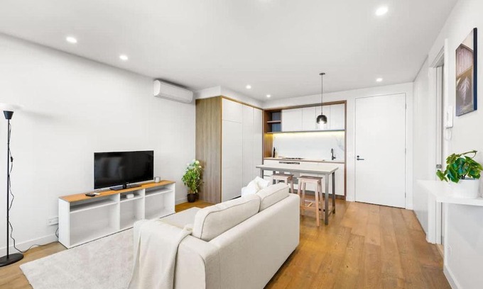Caulfield North Appartement | Perfectly Located Executive 1BR at Caulfield North