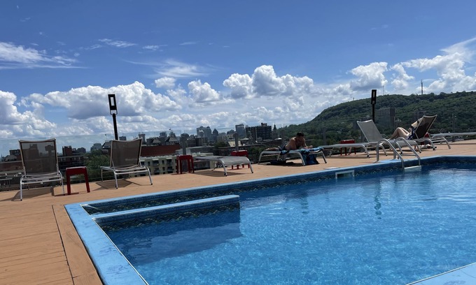 Mile End Appartement | Perfectly Located + Pool with a View