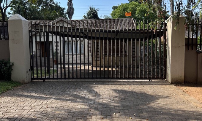 Nelspruit Appartement | Perfectly situated comfortable studio w/full kitchen-Book today!