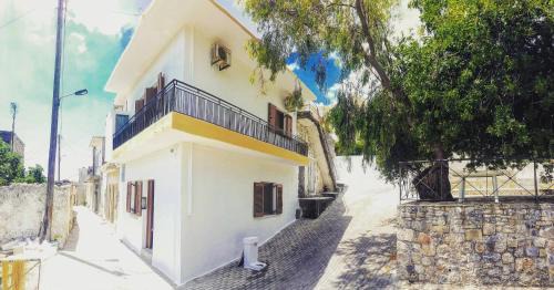 Lapithos Maison | Pericles Traditional Cretan Home