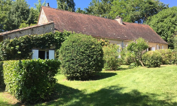 Faux Maison | Longere périgourdine avec parc arboré et piscine privée, chauffer et sécurisée