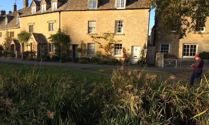 Lower Slaughter Cottage | Chalet d'époque situé dans un cadre idyllique au bord d'une rivière, dans le premier village des Cotswolds