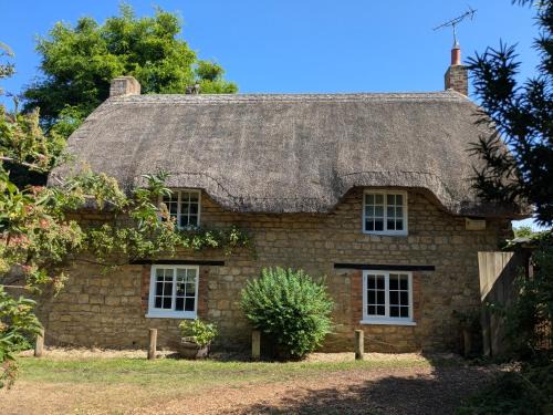 Towcester Maison | Period Thatched Cottage Towcester