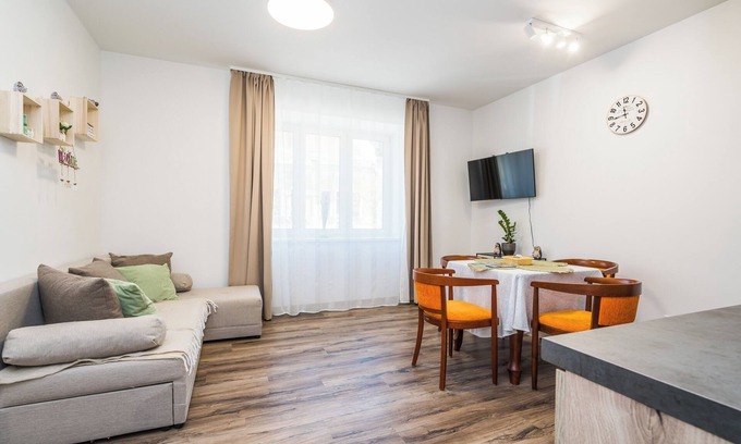 Hradec Kralove Appartement | Perla Hradce 101. Apartman 2 room, Center, konditioner , parking. Breakfast.