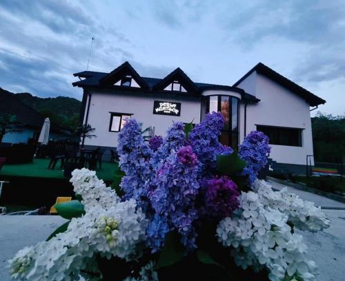 Ponoarele Maison | Perla Muntilor Ponoarele, Padurea de liliac