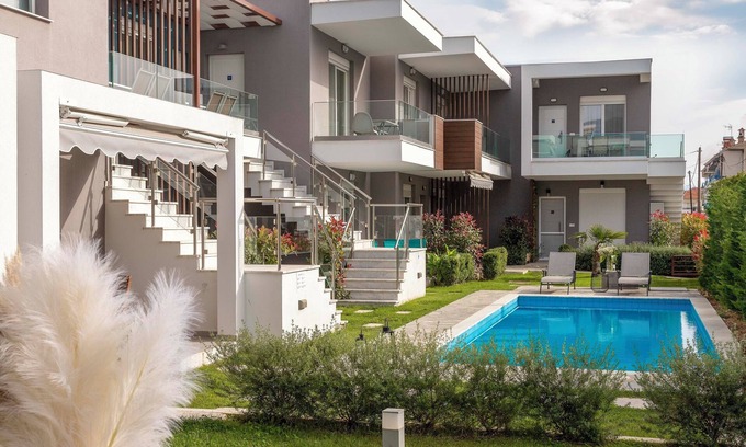 Paralia Ofryniou Appartement | One - Bedroom Apartment with Pool Access, Perla Residential Complex
