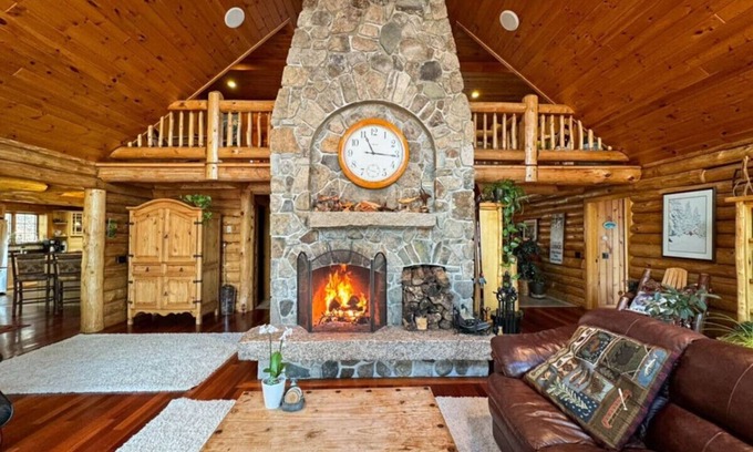 Denmark Maison | Perley Mills | Private Pond | Hot Tub | Theater