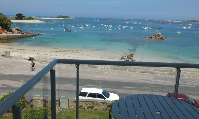 Penvenan Appartement | Baie de Perros Guirec , Bréhat à Port Blanc beau T2 WIFI magnifique vue mer