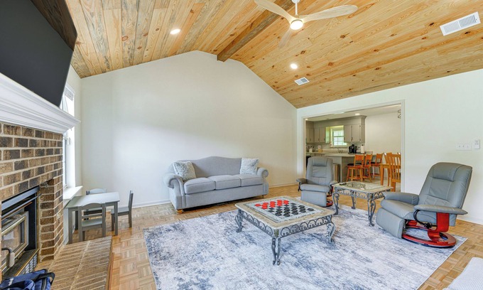 Perry Maison | Perry Family Home on 2 Acres w/ Private Pool