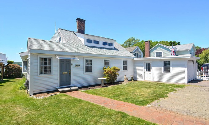 Gloucester Maison | Perrywinkle: Waterfront on Gloucester's Rocky Neck.