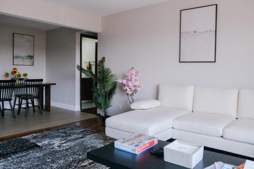 O'Hare Maison | Personal Gym Luxury Balcony Condo