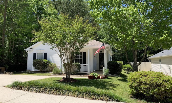 Apex Maison | Pet friendly 1,150 sqft one story, 3 bedrooms, 2 full bath home