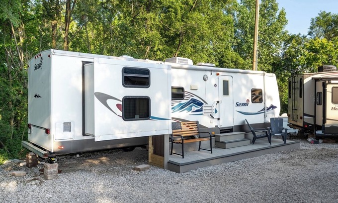 Miller Beach Hôtel | Pet-Friendly 2BR Camper with Fire Pit and Grill