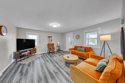 West Mifflin Maison | Pet-Friendly 4BR Near Kennywood & Pittsburgh home