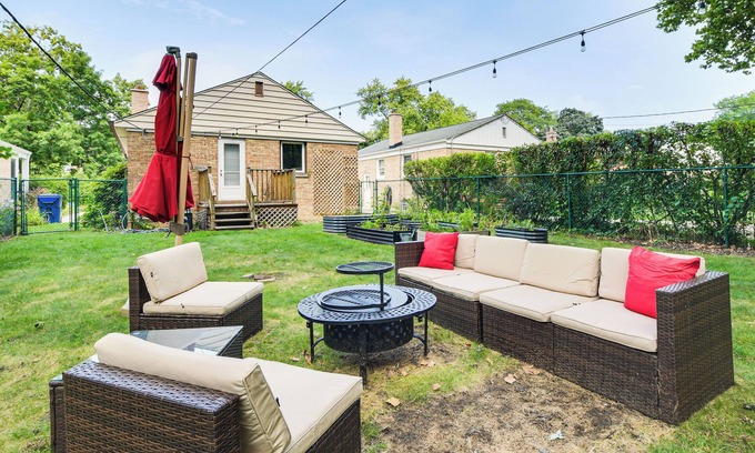 Evanston Maison | Pet-Friendly Abode, 2 Mi to Dtwn Evanston!