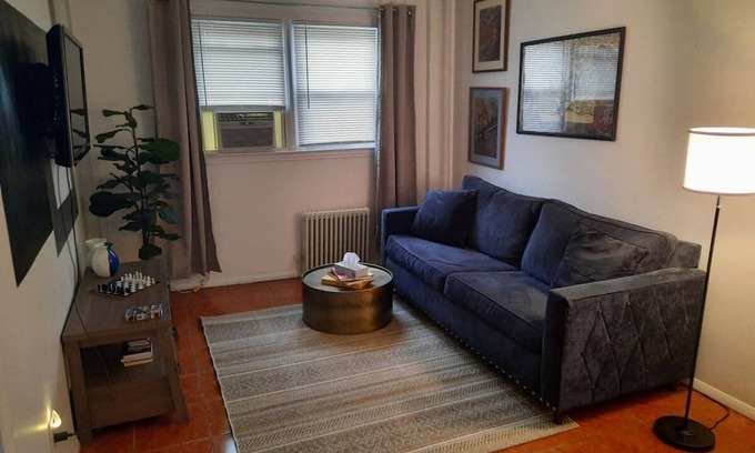 West New York Appartement | Pet Friendly Apartment minutes from NYC!