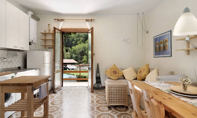Borzonasca Appartement | Appartement adapté aux animaux domestiques avec vue sur les montagnes, piscine partagée et Wi-Fi.