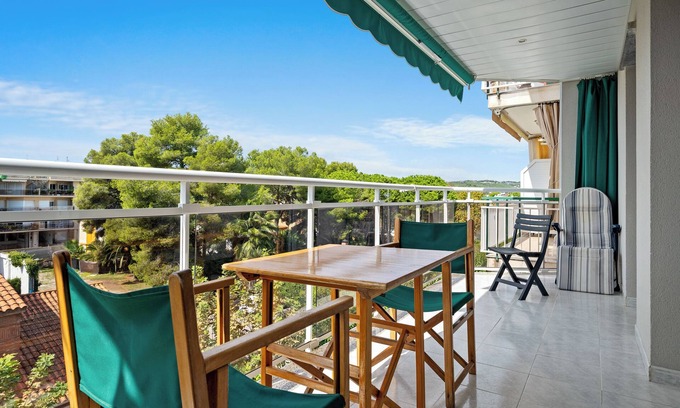 Calafell Appartement | Appartement adapté aux animaux domestiques à Calafell Beach avec piscine et terrasse partagées.