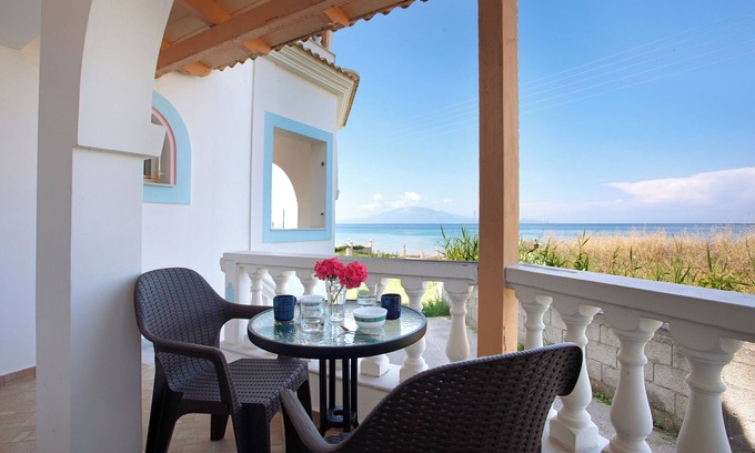 Psarou Appartement | Appartement "Vorrisi" avec vue sur la mer, terrasses et climatisation.
