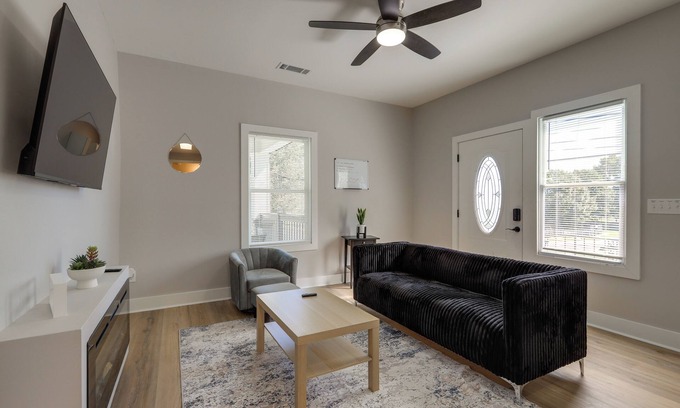 College Park Appartement | Pet-Friendly ATL Hub - 9 Mi to Downtown