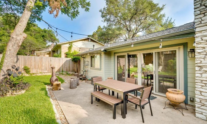 Barton Hills Maison | Pet-Friendly Austin Home with Private Yard!