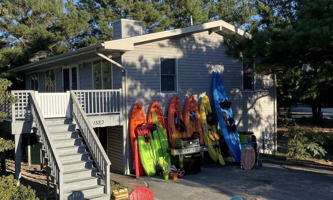 Broadkill Beach Maison | Pet friendly, Broadkill Beach rental with a large screened in area and open deck!