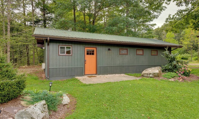 Hillsgrove Cabine | Pet-Friendly Cabin w/ Grill in Hillsgrove