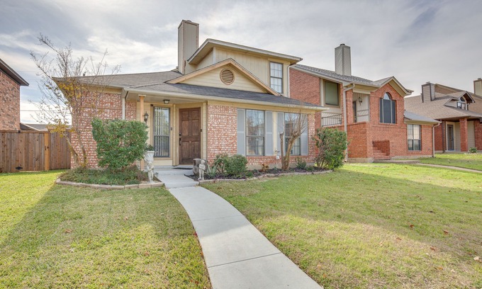 North Central Carrollton Maison | Pet-Friendly Carrollton Home w/Fenced Backyard!