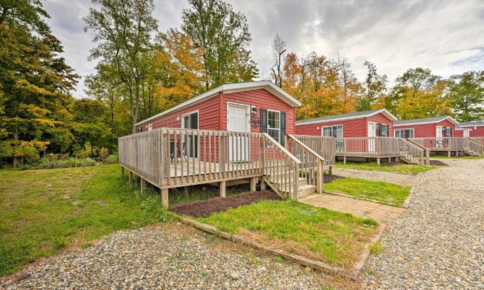Cassopolis Maison | Pet-Friendly Cassopolis Escape with Lake Access