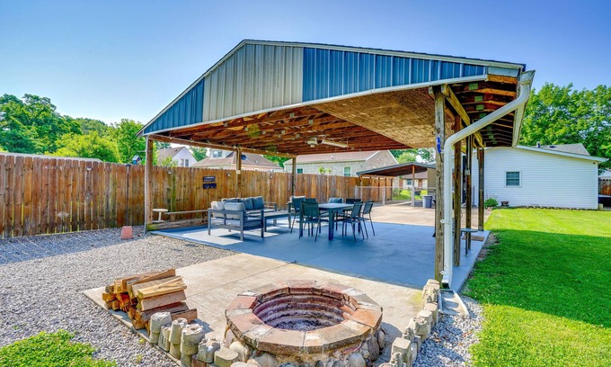 Clarksville Maison | Pet-Friendly Clarksville Home w/ Central A/C
