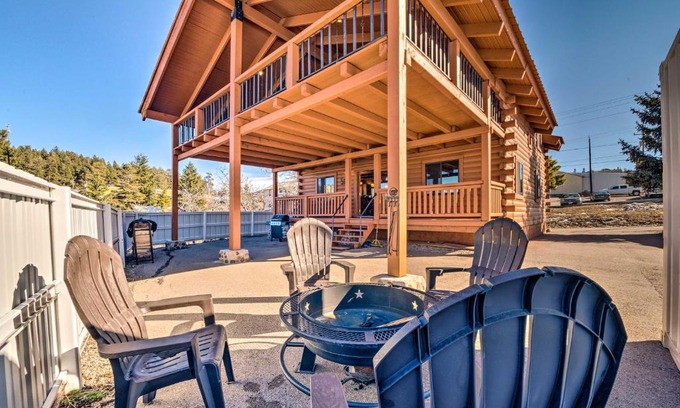 Cloudcroft Maison | Pet-Friendly Cloudcroft Cabin Walk to Shop, Food