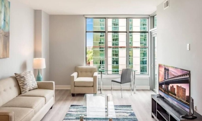 Woodmont Triangle Appartement | Pet-friendly Community! | Near Parks | Woodmont Triangle | by GLS