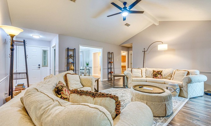 Conway Maison | Pet-Friendly Conway Home: 1 Mi to Hendrix College!