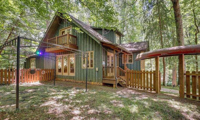 Conyers Cabine | NEW! Pet-Friendly Conyers Cabin - 23 Mi to Atlanta