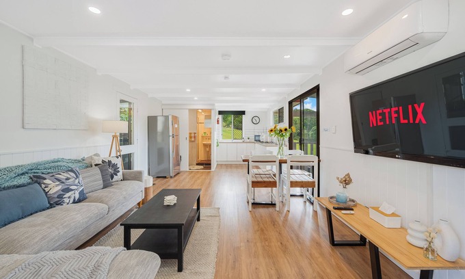 Woombye Cabine | Pet friendly cozy cabin on acreage