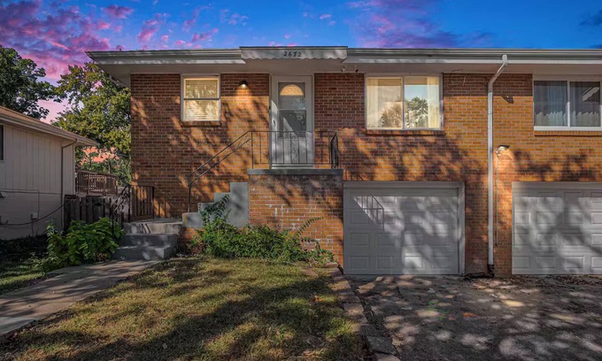 North Central Omaha Maison | Pet Friendly Duplex 6Ft Fence King Bed