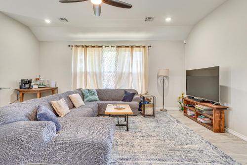 Elgin Maison | Pet-Friendly Elgin Retreat with Patio, Grill and Yard!