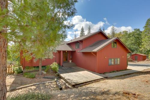 North Fork Maison | Pet-Friendly Escape with Game Room and Fire Pit!