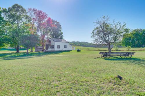 Pellston Maison | Pet-Friendly Farmhouse Near Lakes in Pellston